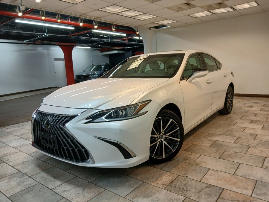 Used 2023 Lexus ES 250 w/ Premium Package image 3