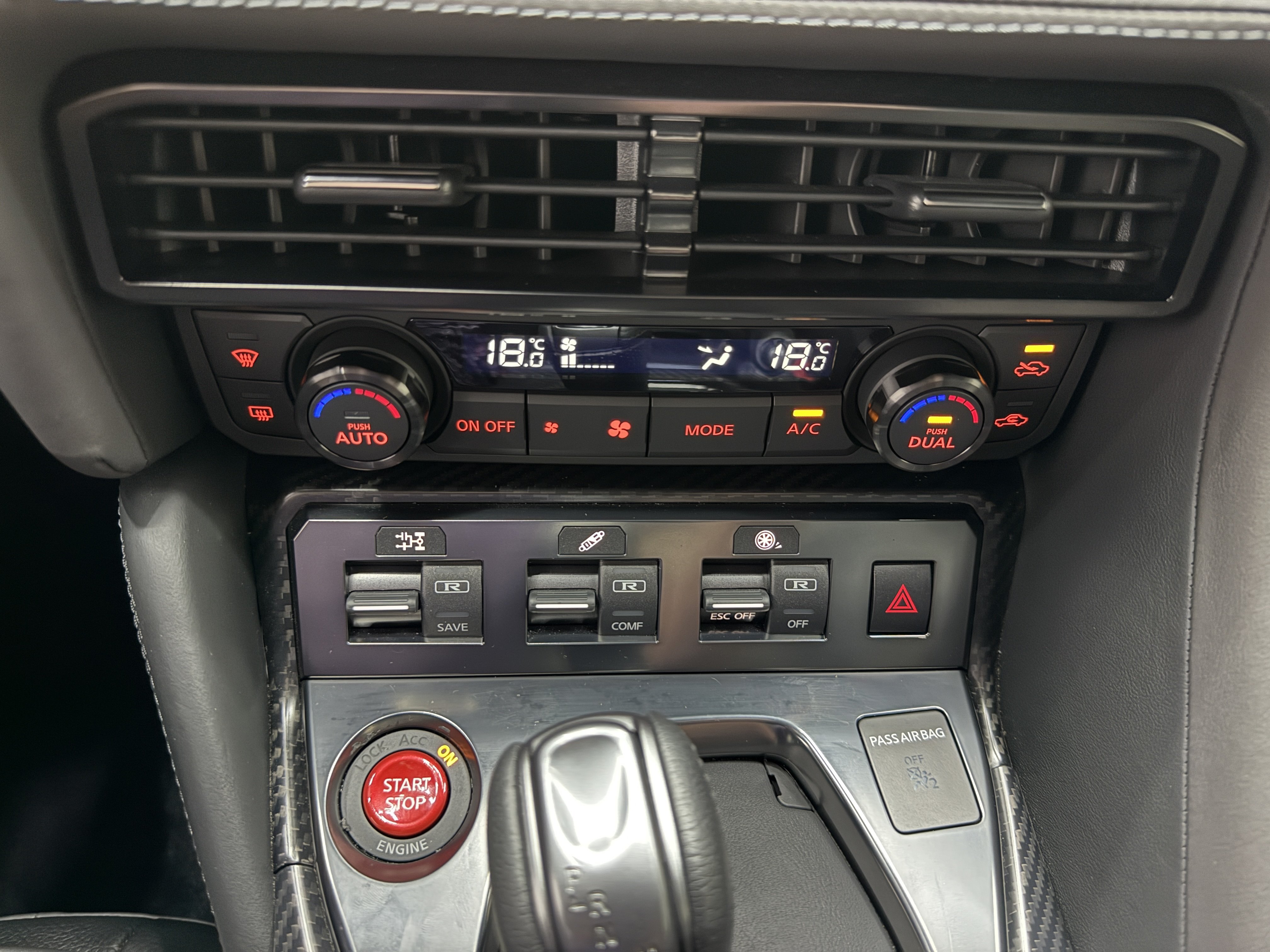 Used 2020 Nissan GT-R Premium AWD/4WD image 20