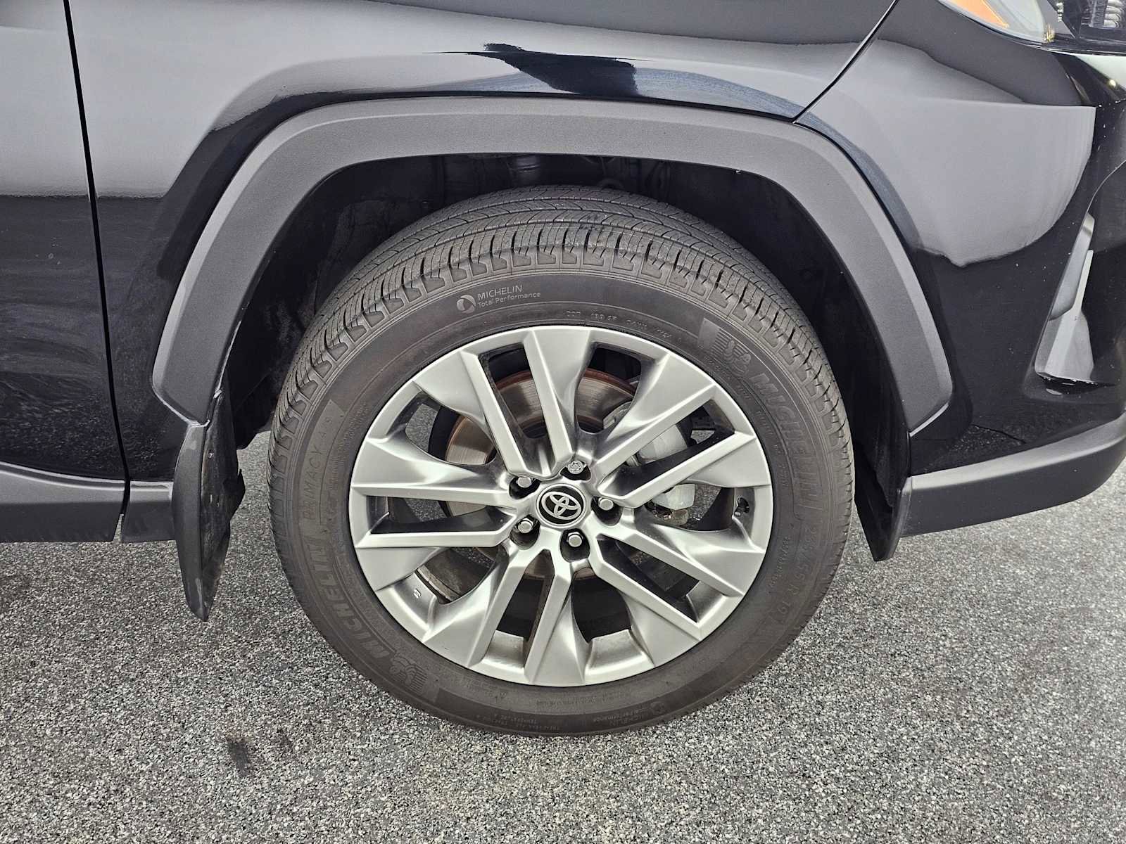 Used 2022 Toyota RAV4 XLE Premium image 18