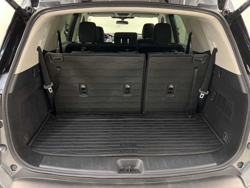 Used 2025 Nissan Pathfinder SV AWD/4WD image 34