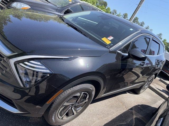 Used 2025 Kia Sportage LX image 2