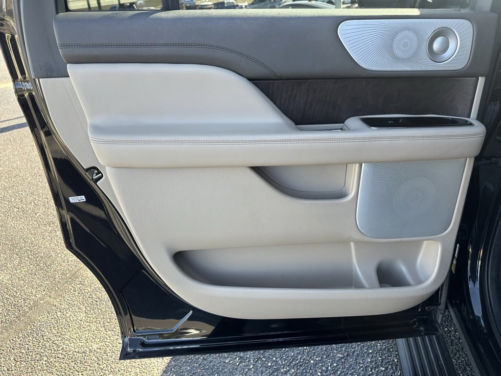 Used 2023 Lincoln Navigator L Reserve image 16