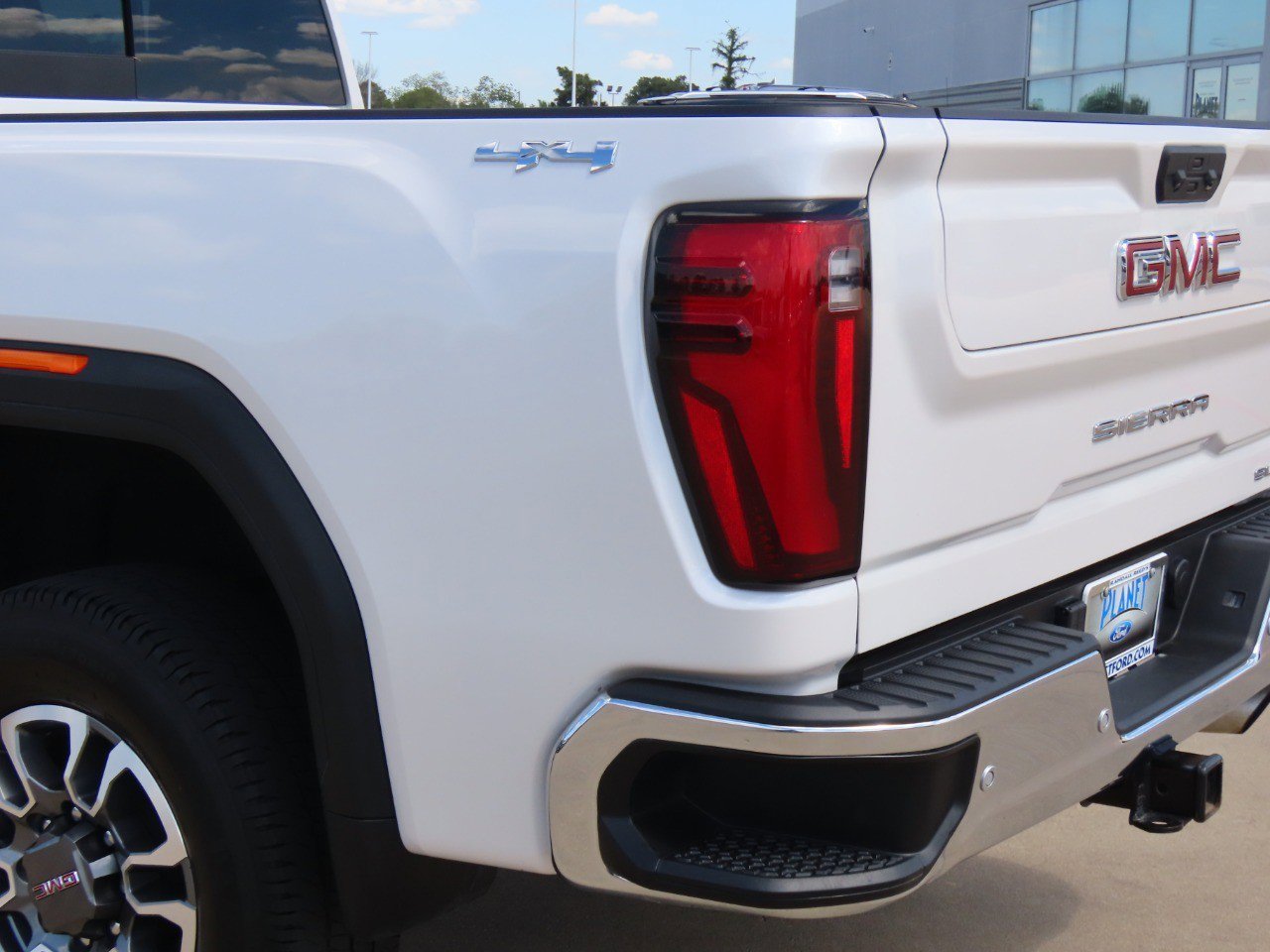 Used 2025 GMC Sierra 2500 SLT w/ SLT Convenience Package image 14