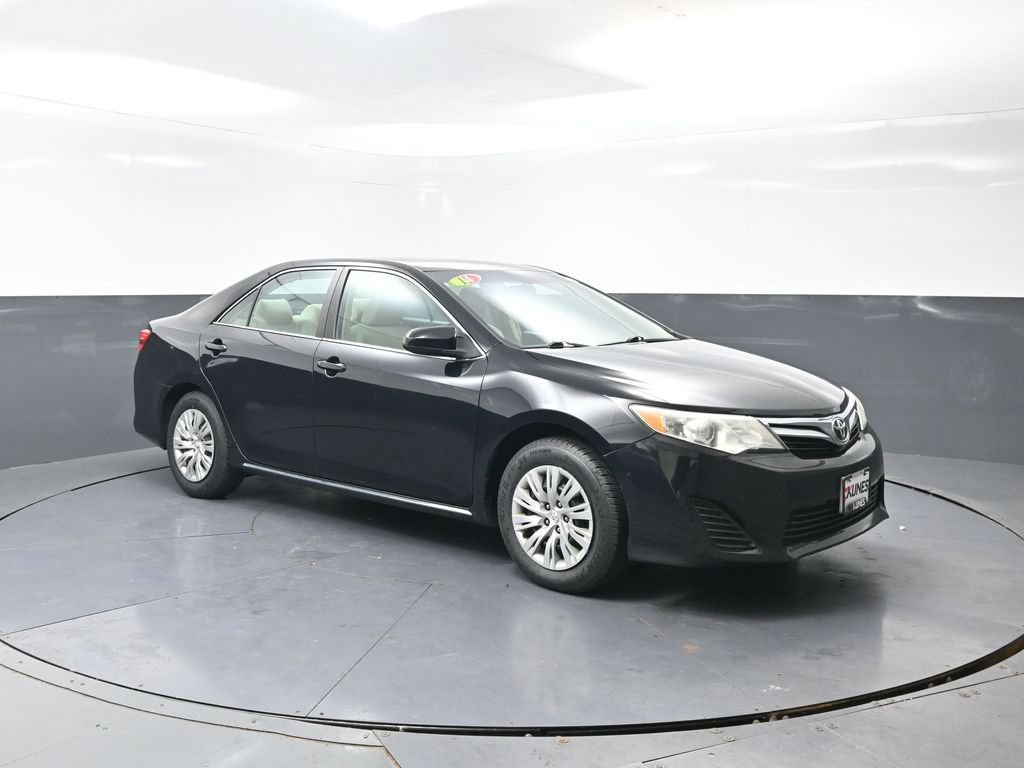 Used 2014 Toyota Camry LE FWD image 3