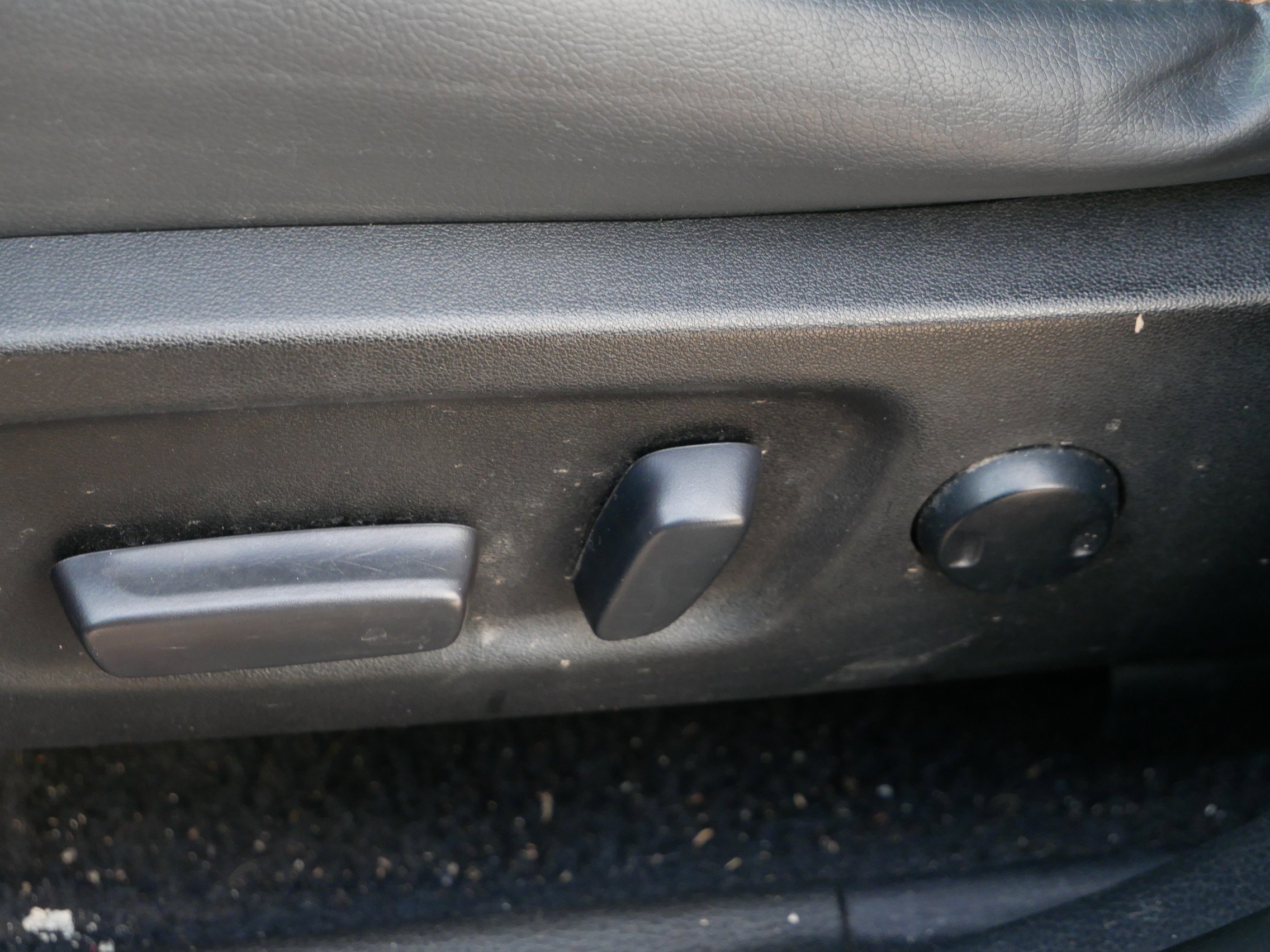 Used 2019 Toyota Highlander Plus AWD/4WD image 12