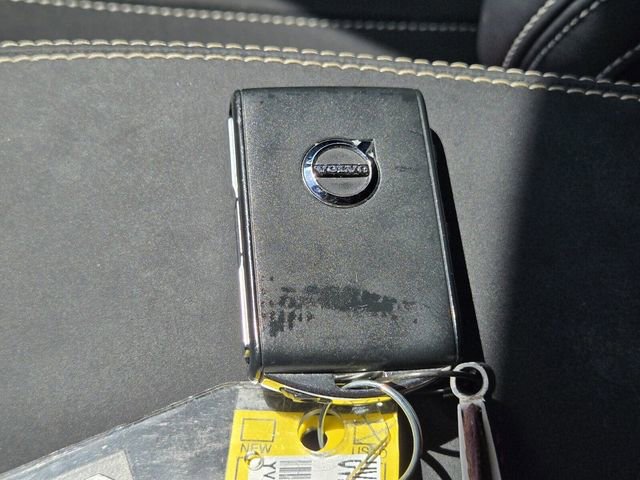 Used 2023 Volvo XC40 Recharge Plus image 23