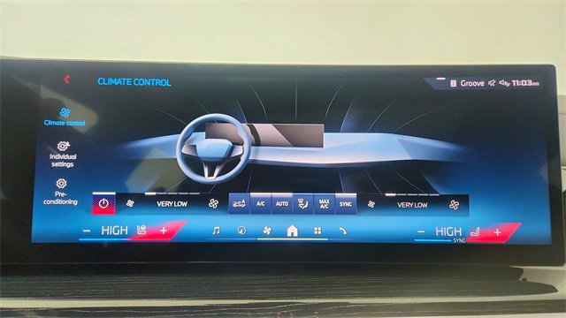 Used 2025 BMW X7 M60i image 52