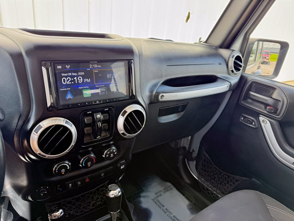 Used 2017 Jeep Wrangler Unlimited Sahara AWD/4WD image 22