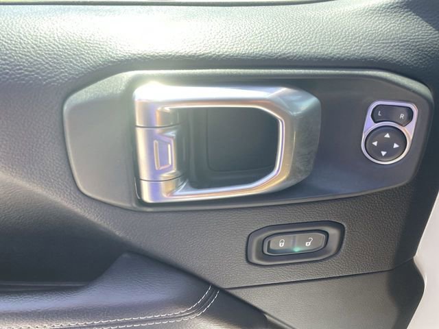 Used 2018 Jeep Wrangler Unlimited Sahara AWD/4WD image 23