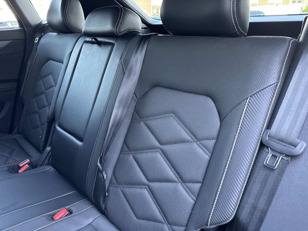 Used 2024 Volkswagen Atlas Cross Sport SE AWD/4WD image 14