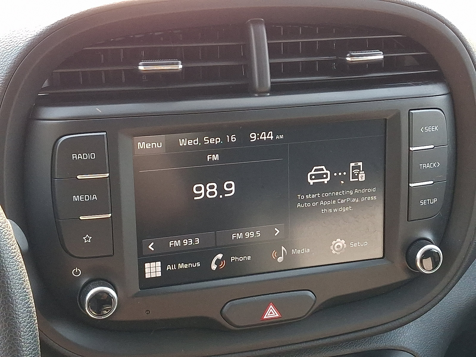 Used 2025 Kia Soul LX w/ LX Technology Package FWD image 16