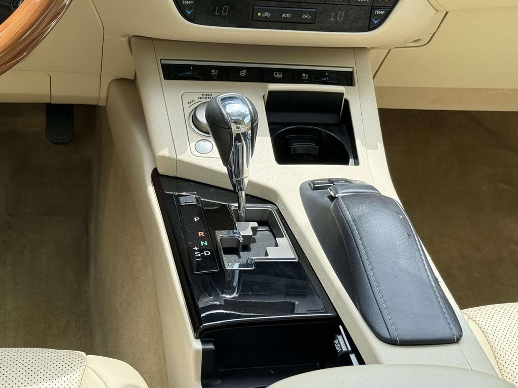 Used 2013 Lexus ES 300h w/ Luxury Pkg FWD image 19