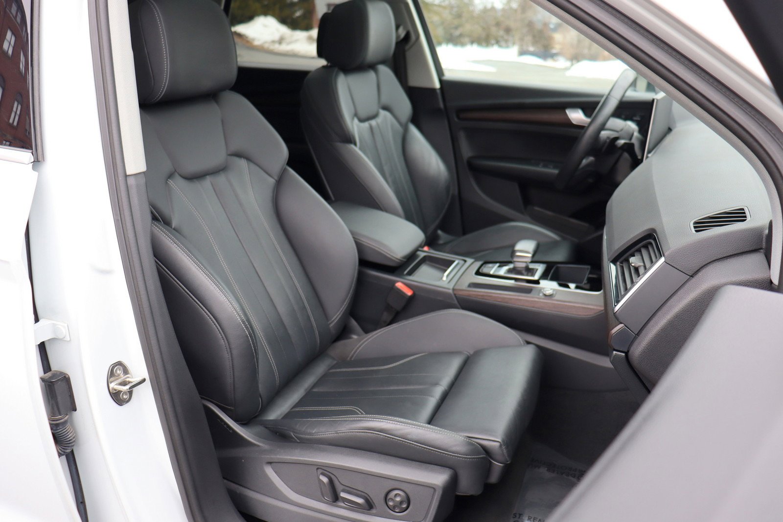 Used 2022 Audi Q5 e Premium w/ Convenience Package image 19