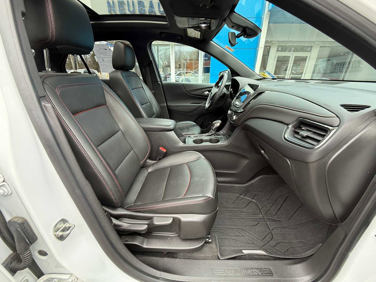 Used 2022 Chevrolet Equinox RS w/ RS Leather Package image 39