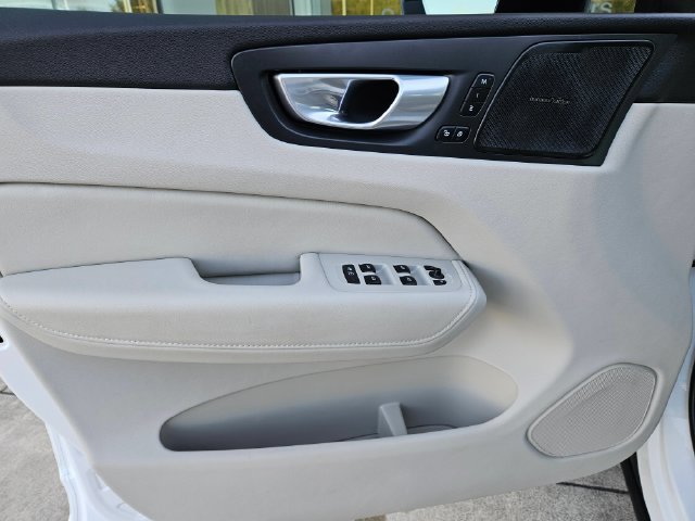 Certified 2024 Volvo XC60 T8 Plus w/ Protection Package Premier AWD/4WD image 20
