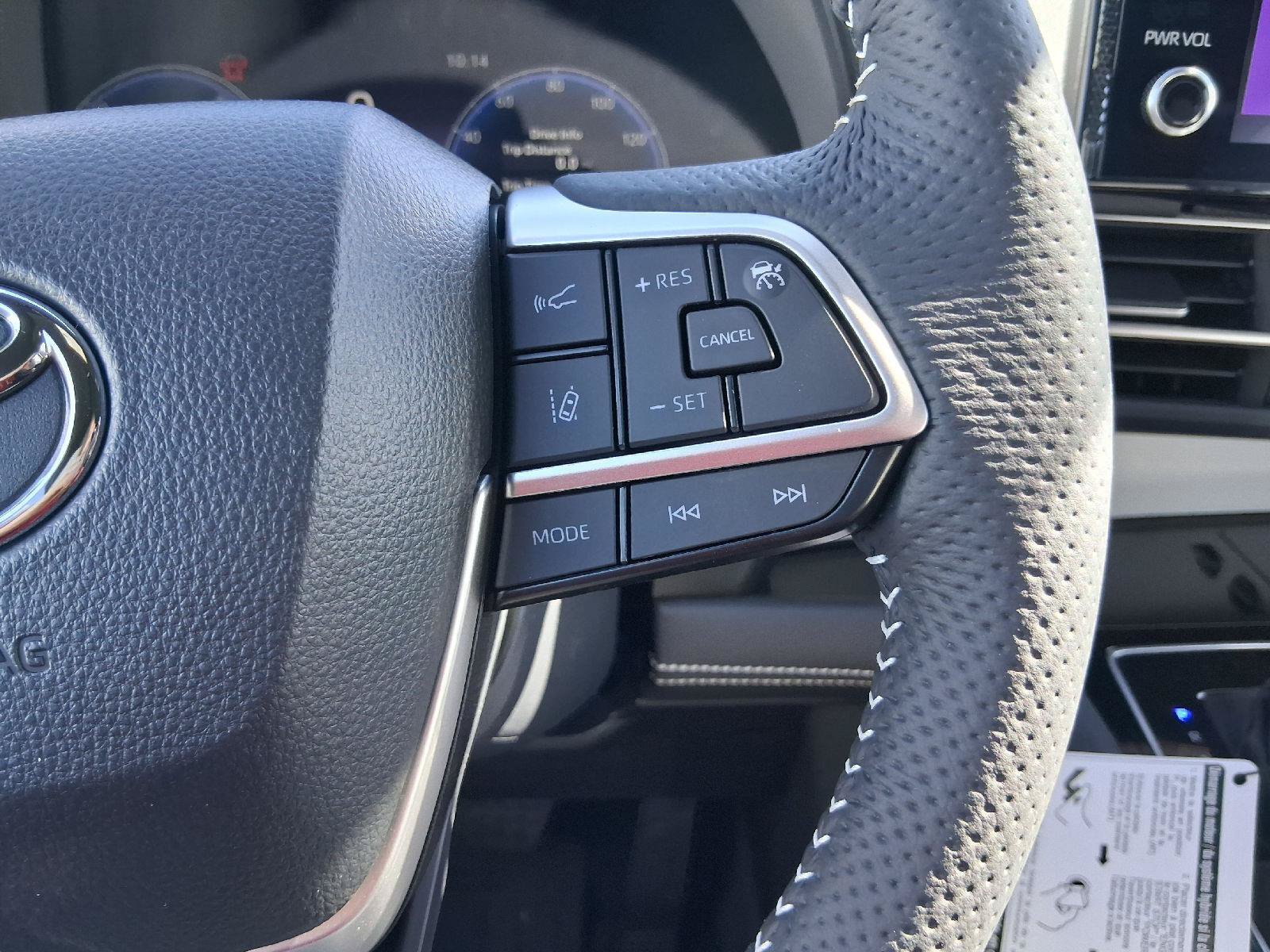 New 2026 Toyota Sienna XSE FWD image 33