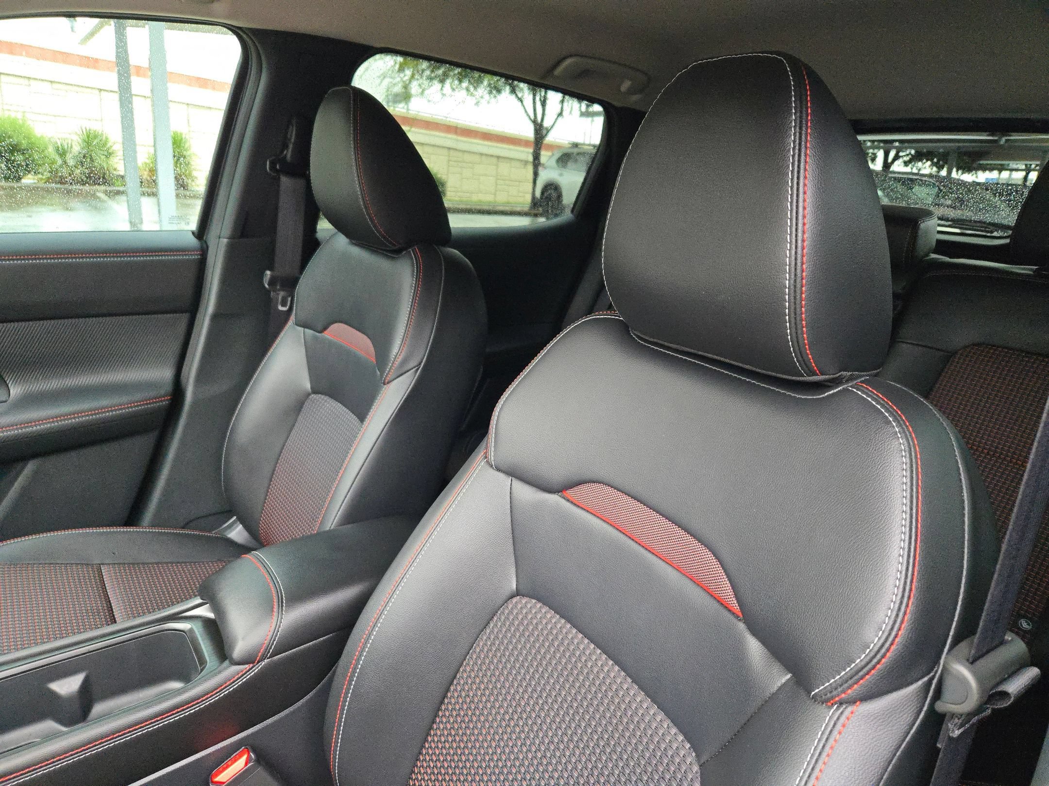 Certified 2025 Nissan Kicks SR FWD image 9