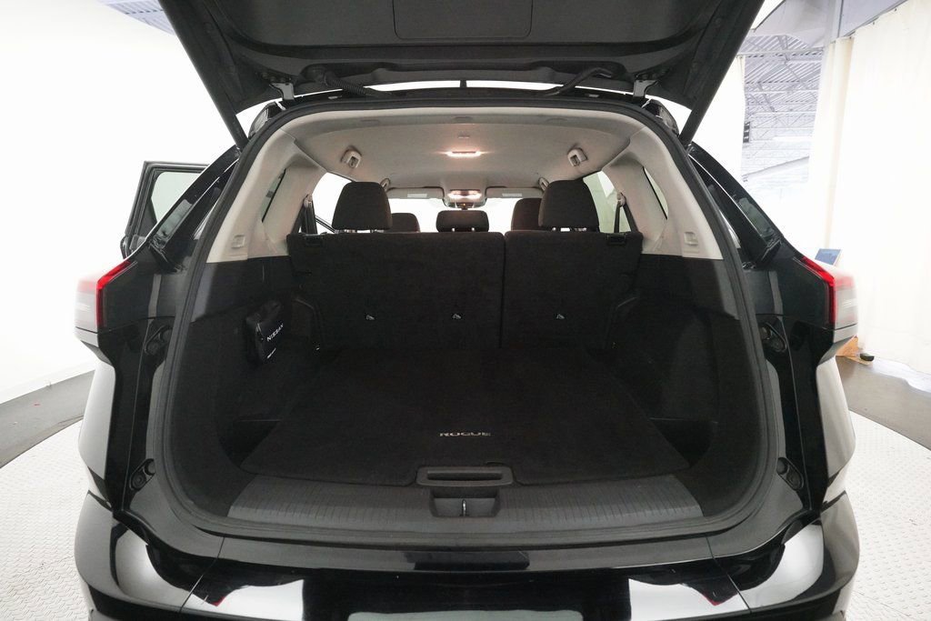 Used 2024 Nissan Rogue SV image 10