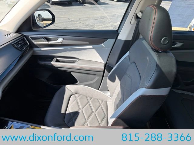 Used 2025 Volkswagen Atlas Peak Edition SE AWD/4WD image 21