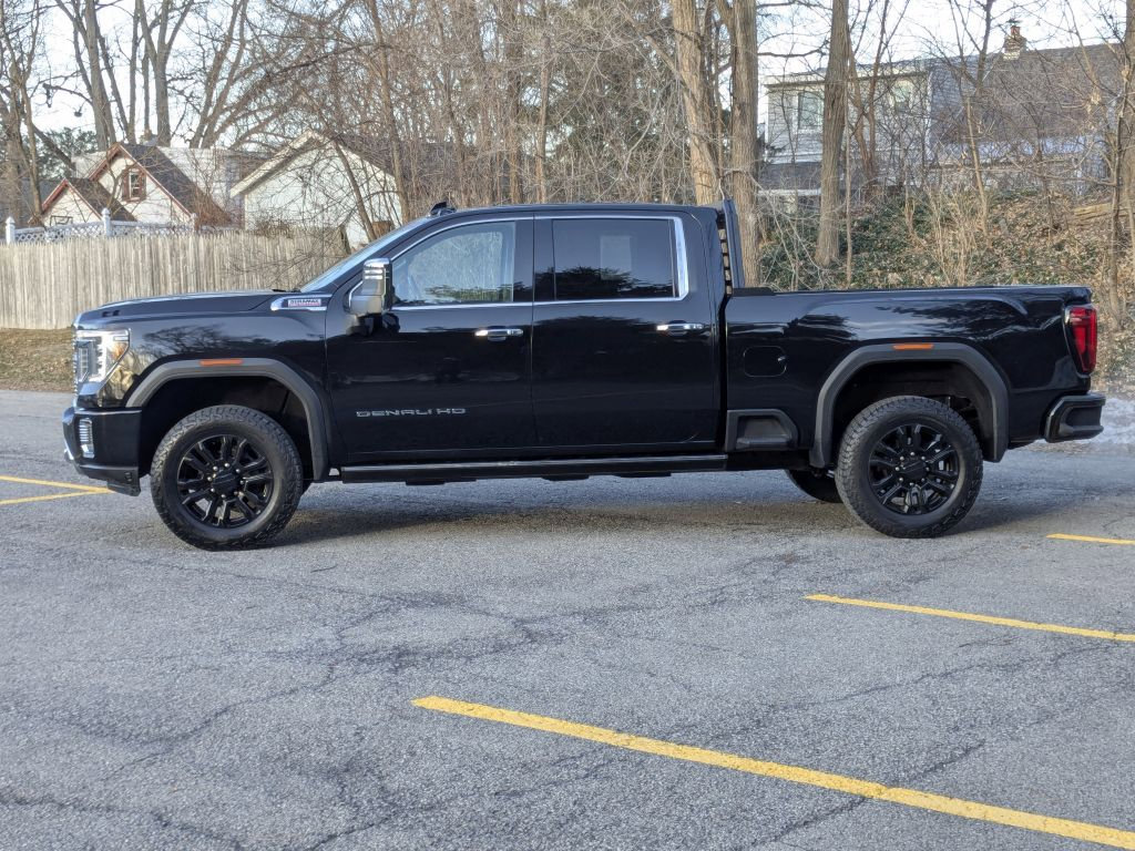 Certified 2022 GMC Sierra 3500 Denali w/ Denali Black Diamond Edition image 4
