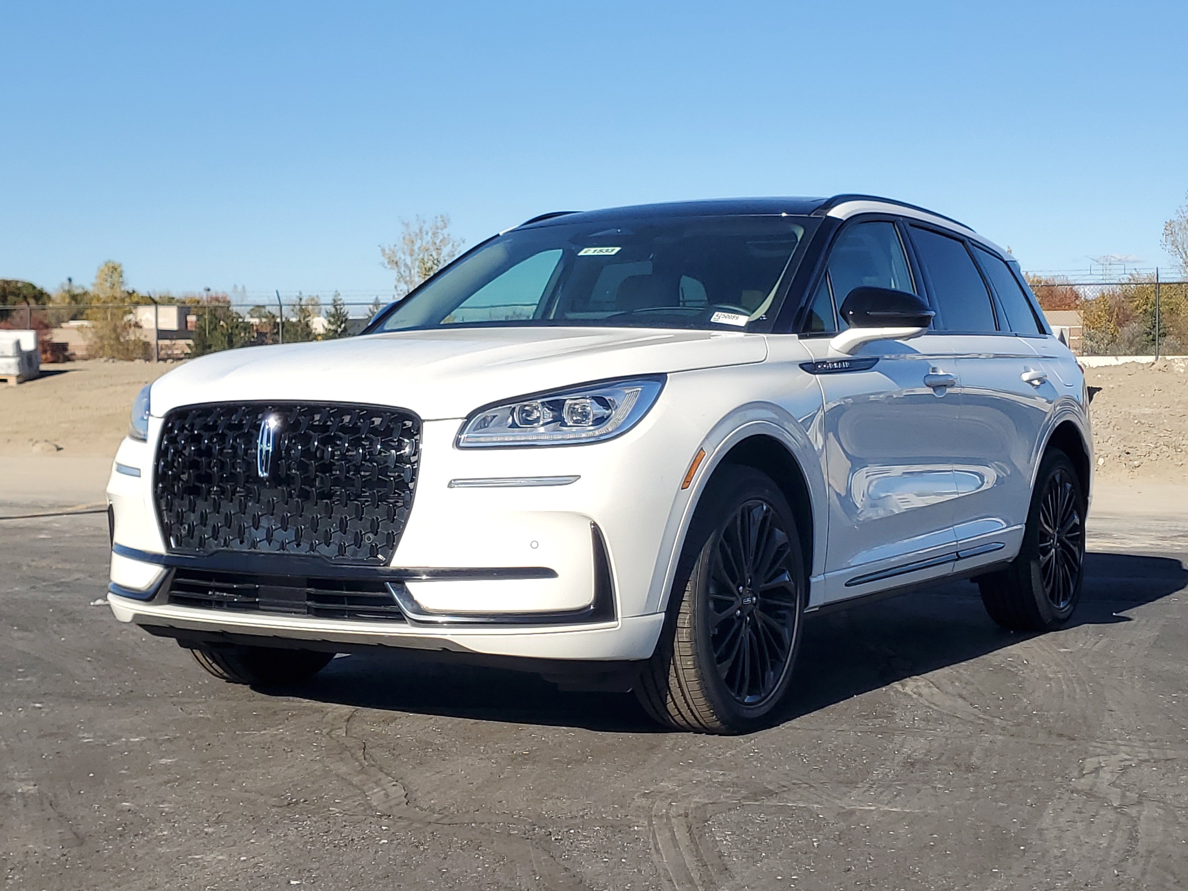 New 2025 Lincoln Corsair Reserve w/ Equipment Group 202A image 2