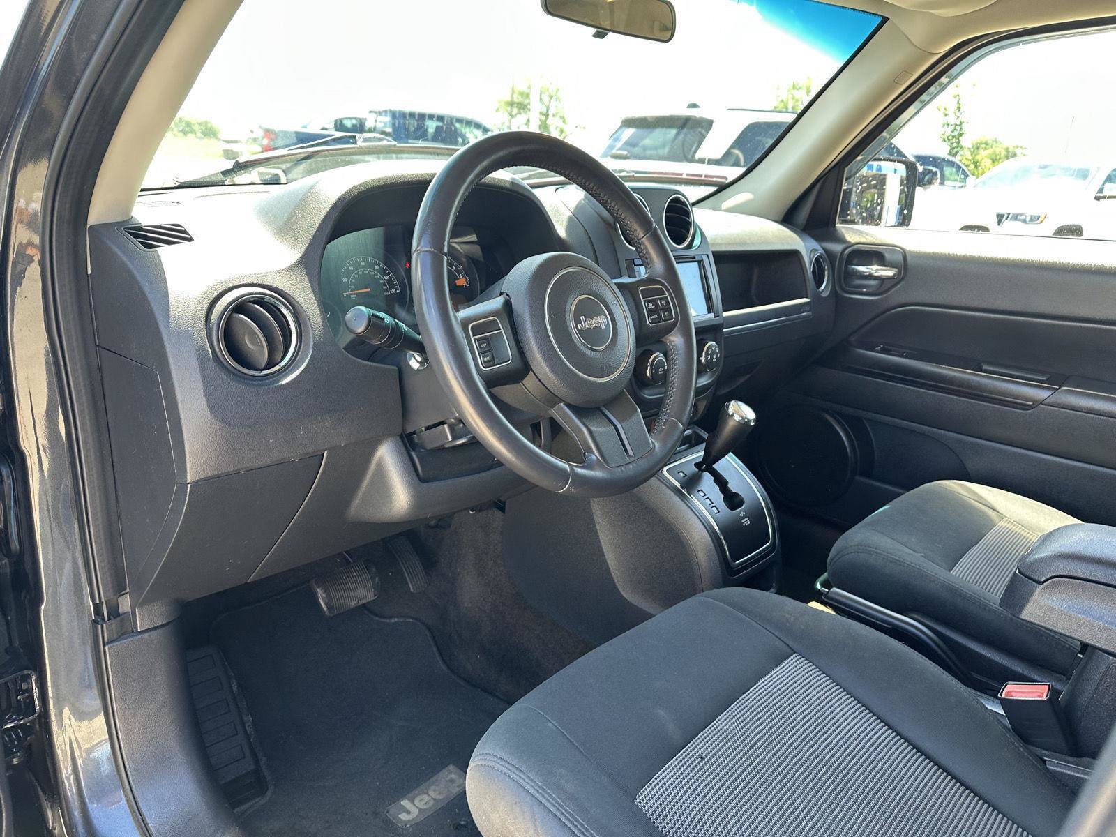 Used 2014 Jeep Patriot Latitude AWD/4WD image 22