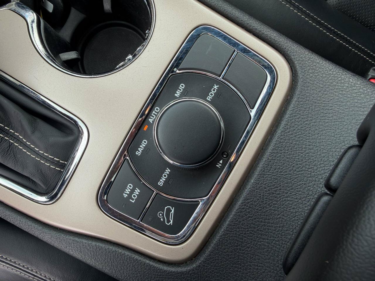 Used 2017 Jeep Grand Cherokee Limited w/ Luxury Group II AWD/4WD image 18