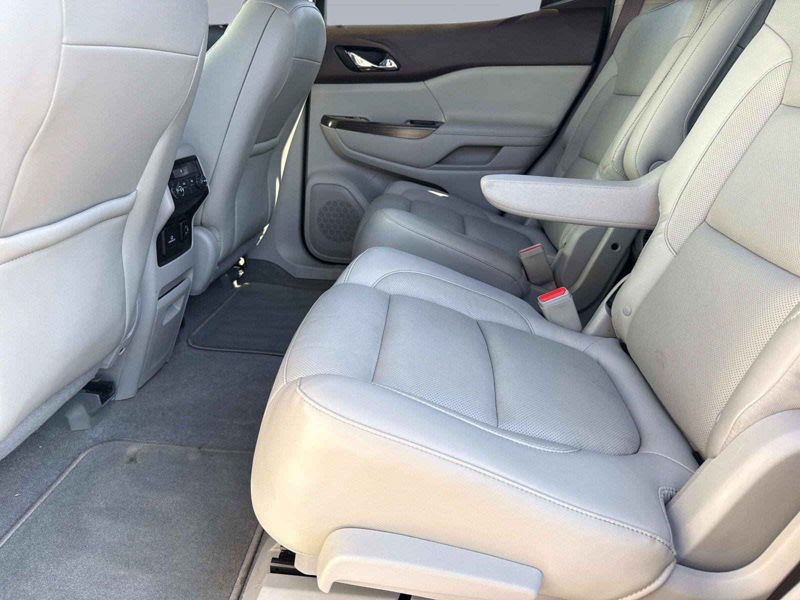 Used 2017 GMC Acadia SLT FWD image 16