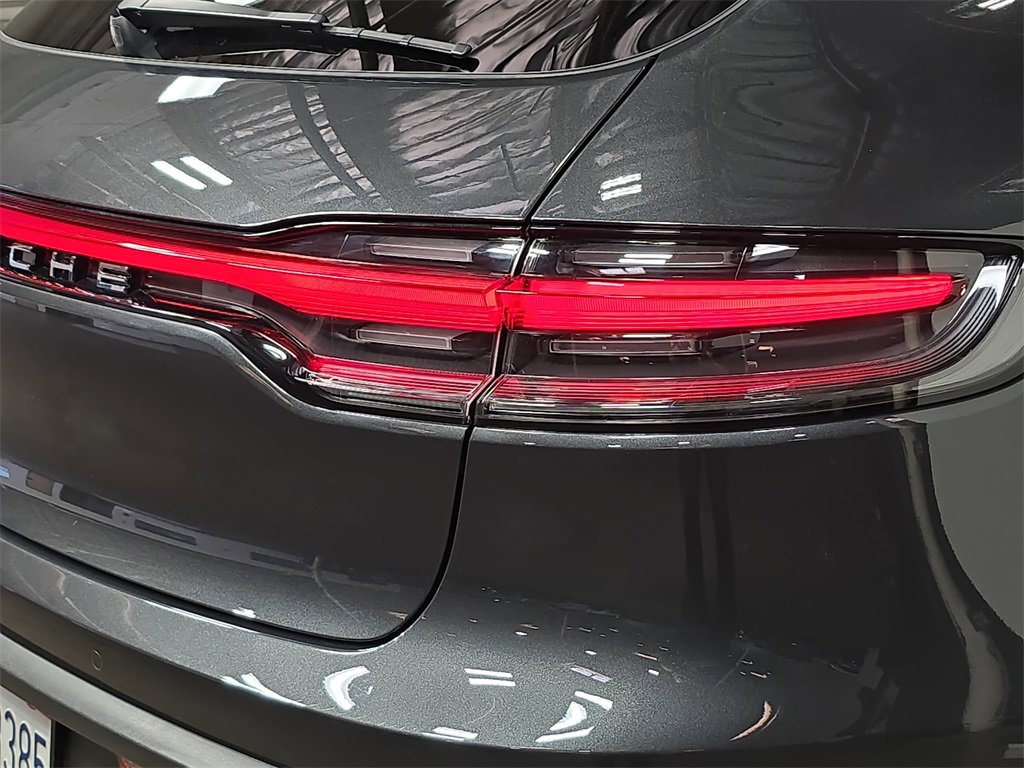 Used 2025 Porsche Macan image 30