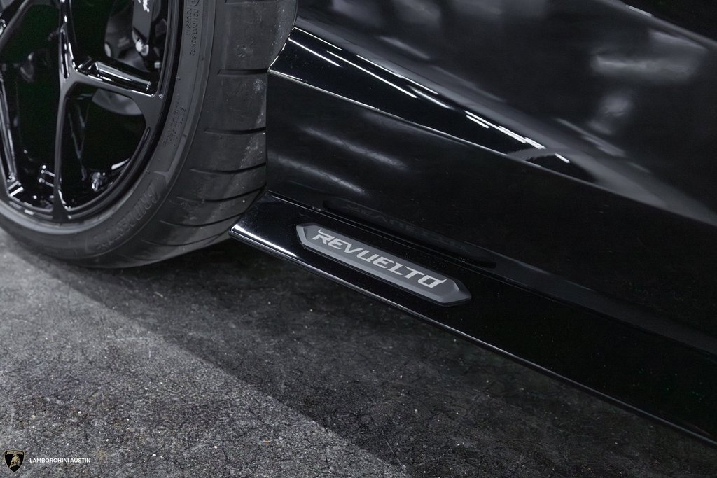 Used 2025 Lamborghini Revuelto image 19