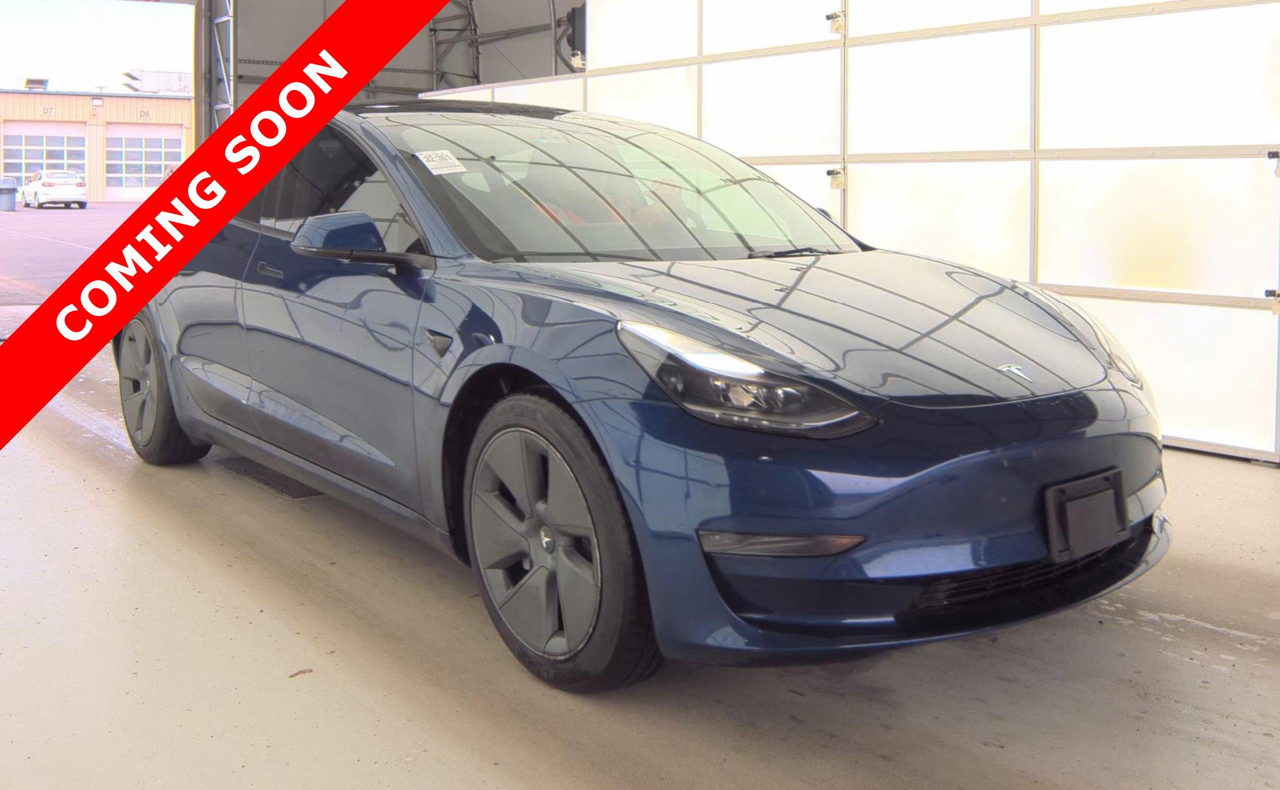 Used 2023 Tesla Model 3 Standard Range image 3