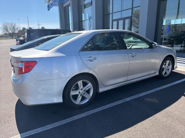 Used 2013 Toyota Camry SE w/ Convenience Pkg image 3