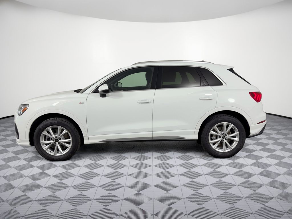 Certified 2025 Audi Q3 2.0T Premium w/ Convenience Package AWD/4WD image 2