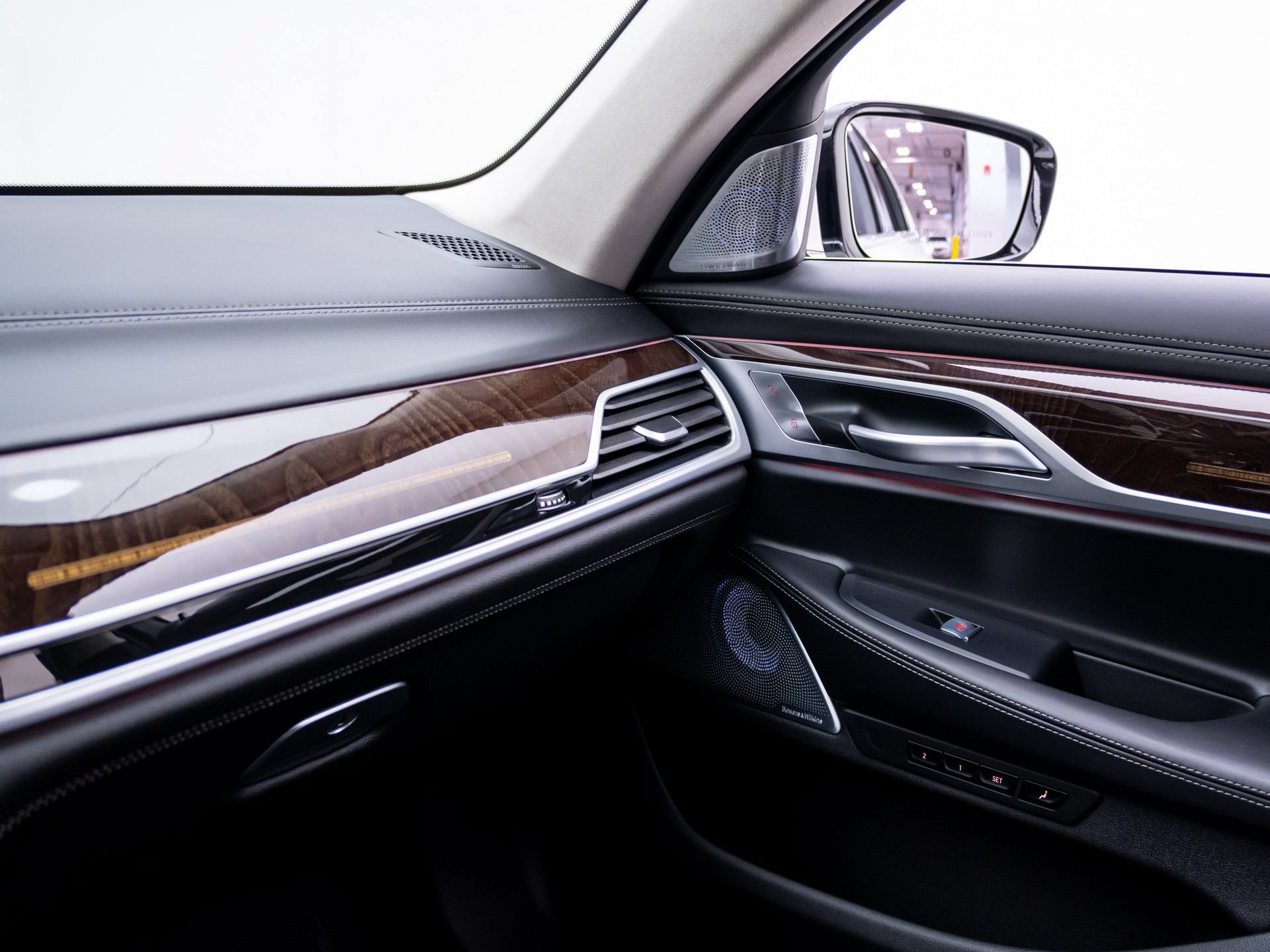 Certified 2022 BMW 750i xDrive AWD/4WD image 28