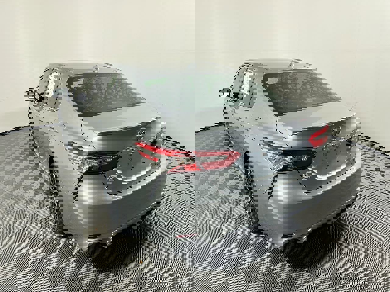 Used 2020 Toyota Camry SE image 5