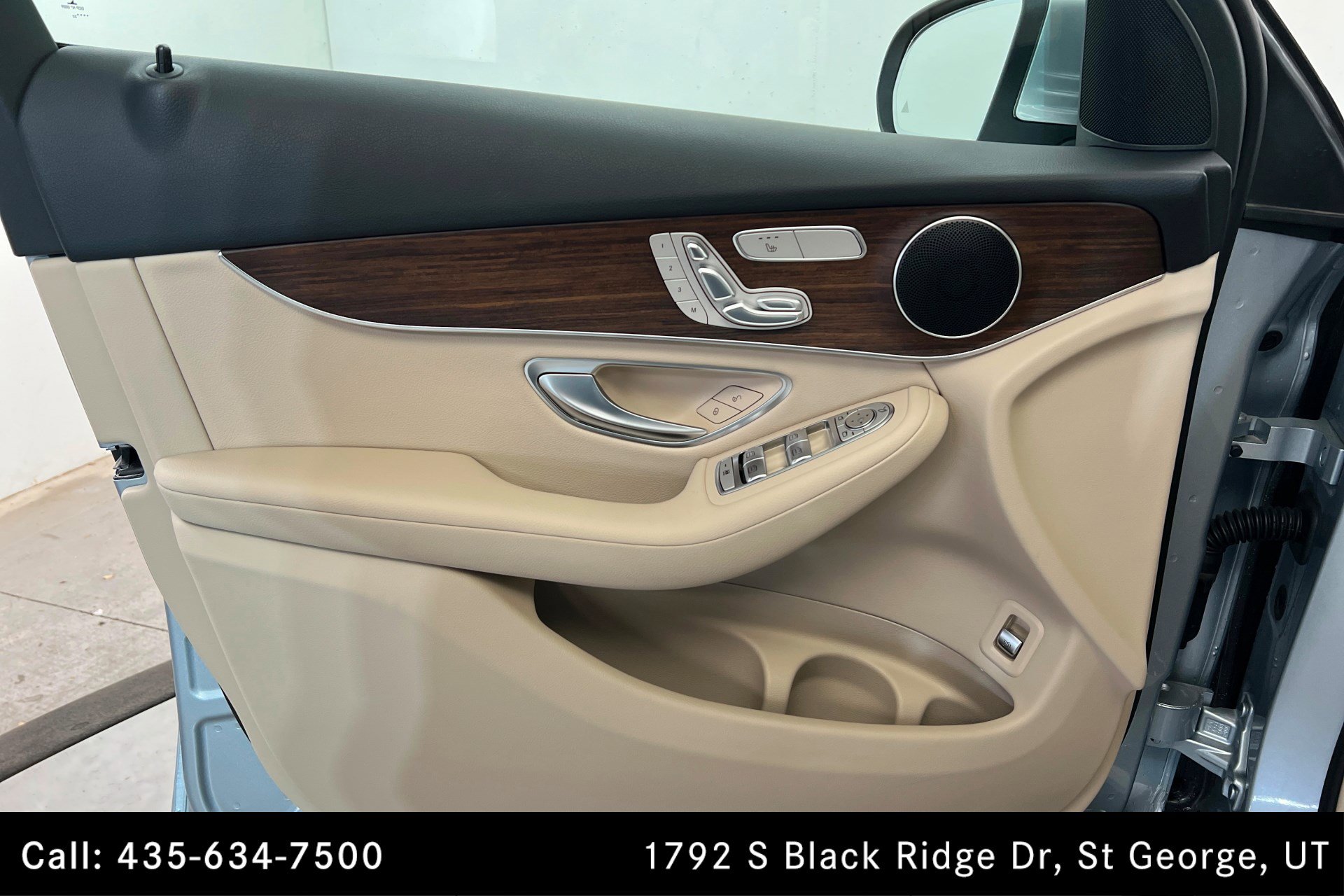 Certified 2022 Mercedes-Benz GLC 300 4MATIC w/ Premium Package Lite image 14