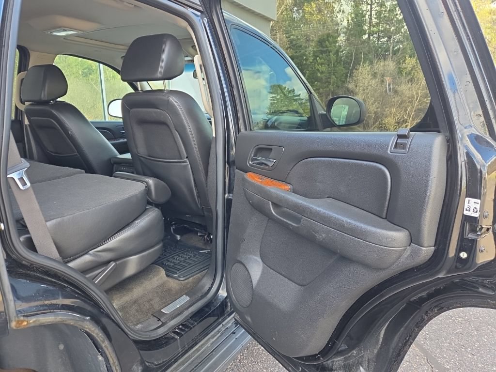 Used 2008 GMC Yukon SLT w/ SLT Preferred Equipment Group AWD/4WD image 30