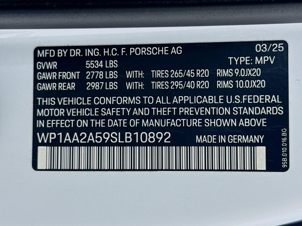 Used 2025 Porsche Macan AWD/4WD image 34