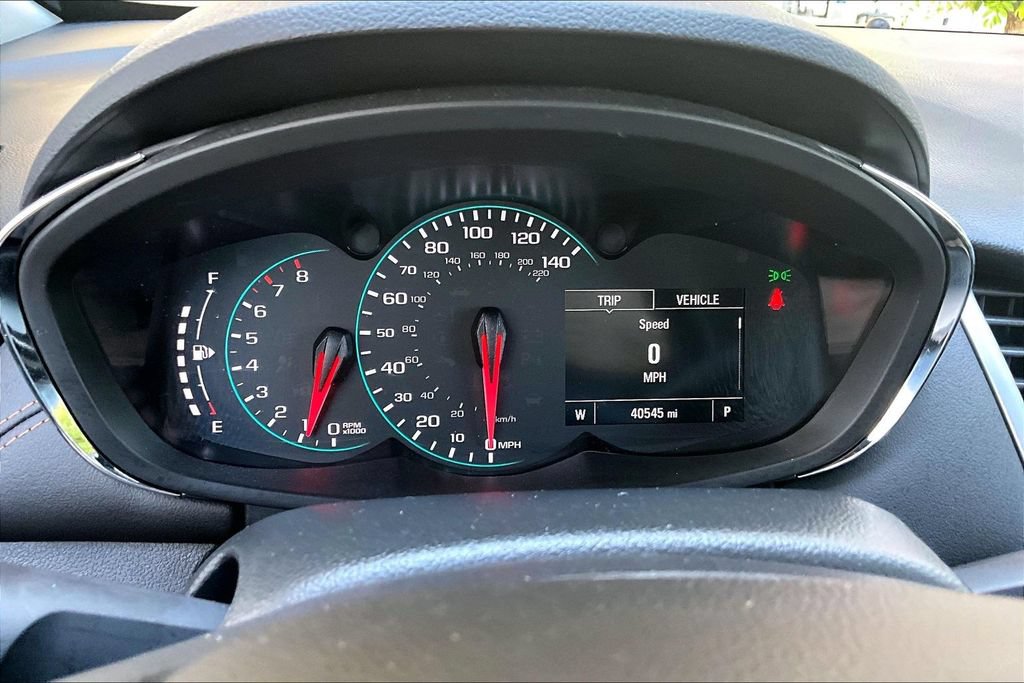 Used 2022 Chevrolet Trax LT w/ LT Convenience Package FWD image 2