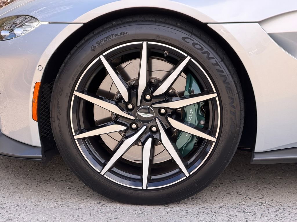 Used 2020 Aston Martin V8 Vantage Coupe image 4
