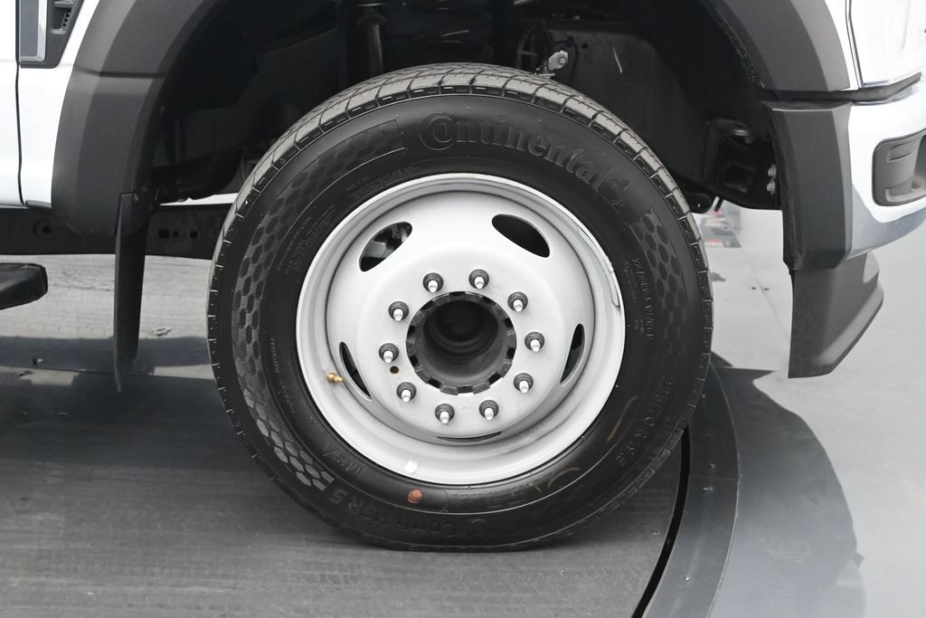 New 2025 Ford F450 XL w/ XL Chrome Package RWD image 22