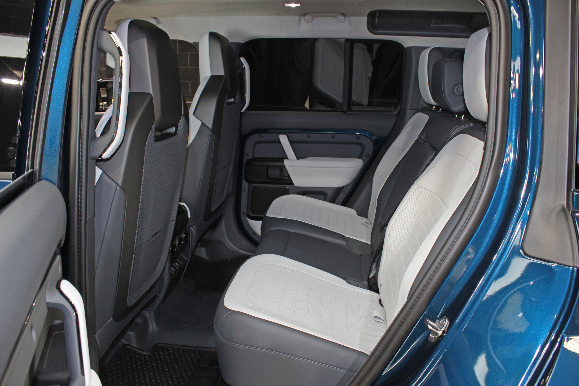 Used 2026 Land Rover Defender 110 image 46