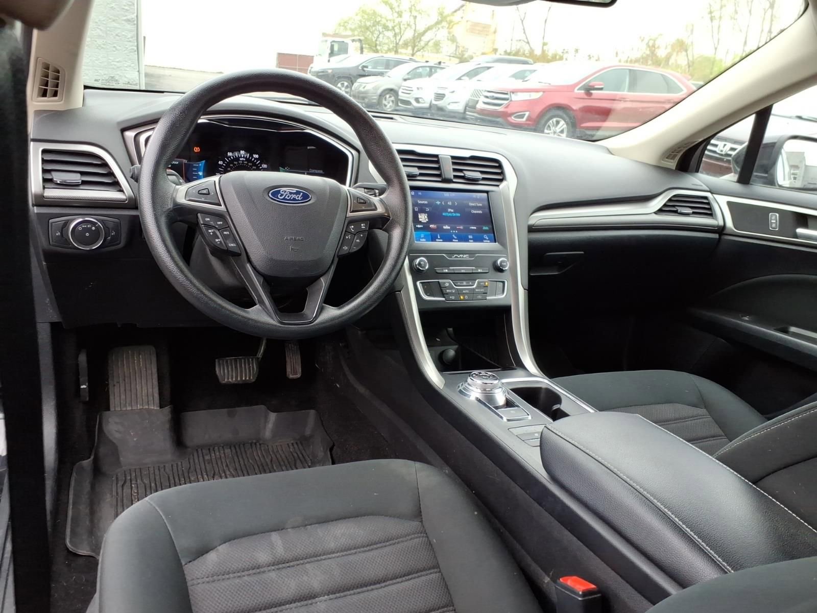 Used 2020 Ford Fusion SE FWD image 12