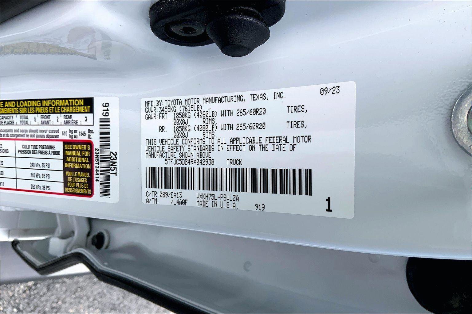 Used 2024 Toyota Tundra Limited AWD/4WD image 32