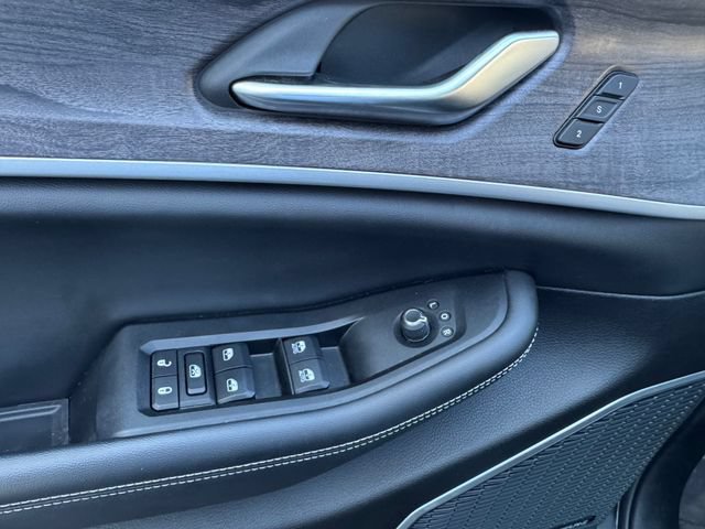 Used 2023 Jeep Grand Cherokee L Limited AWD/4WD image 42
