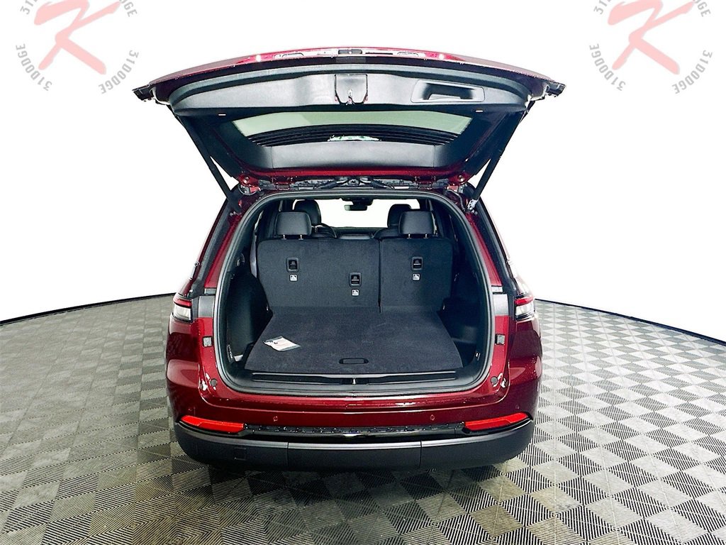 New 2025 Jeep Grand Cherokee Altitude image 16