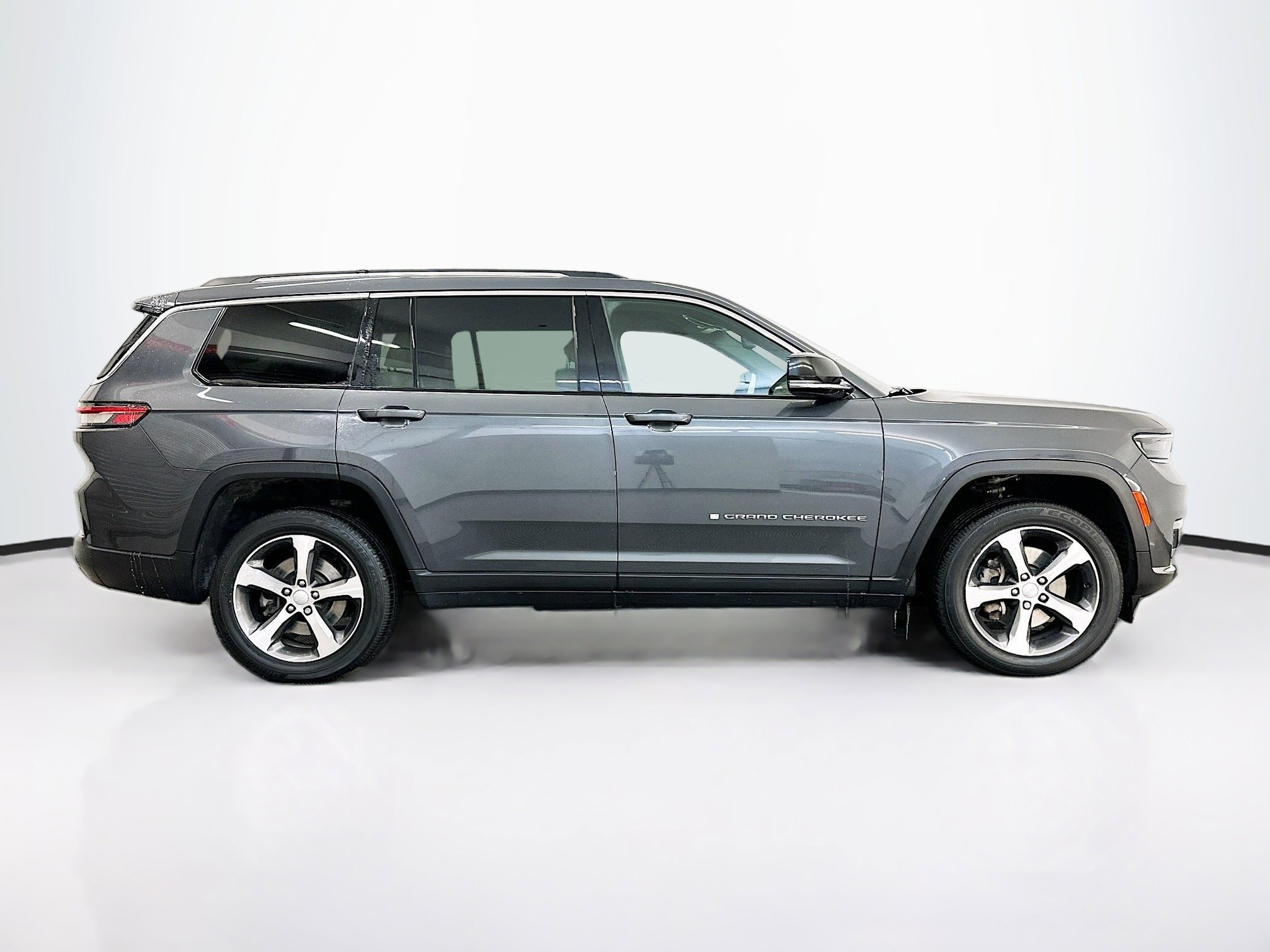 Used 2023 Jeep Grand Cherokee L Limited image 10