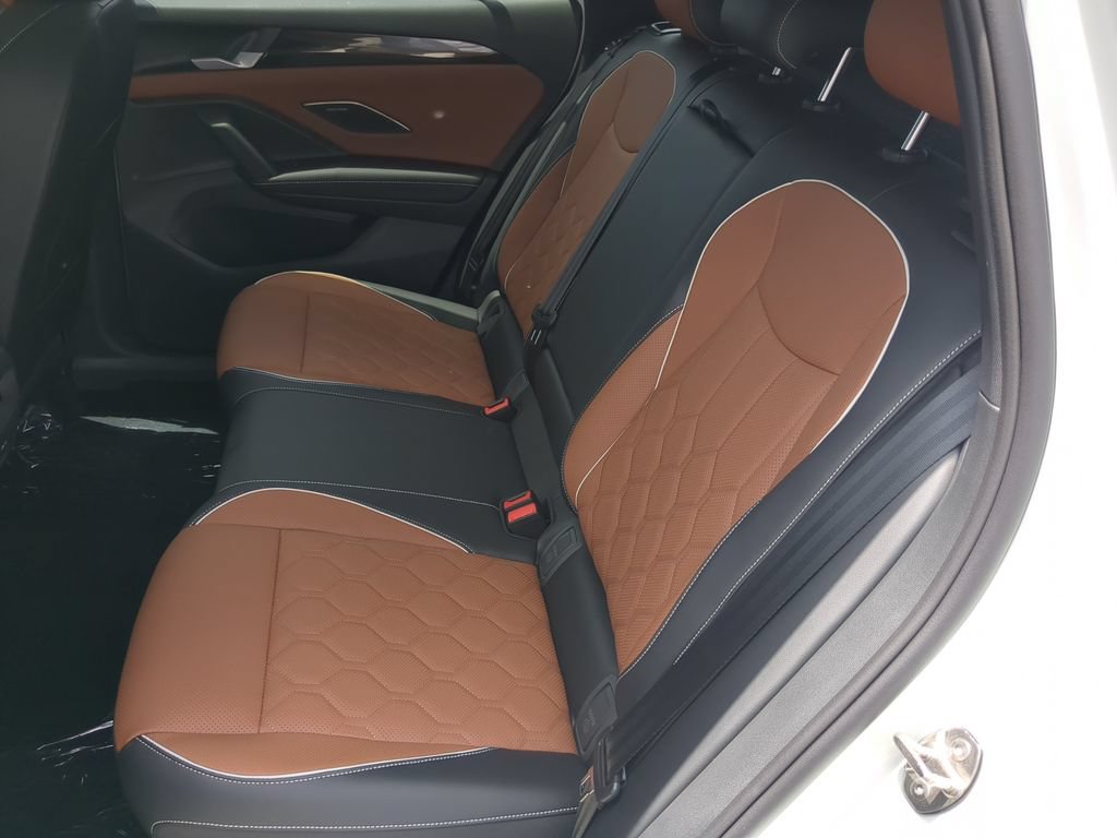 New 2026 Volkswagen Tiguan SEL R-Line AWD/4WD image 16