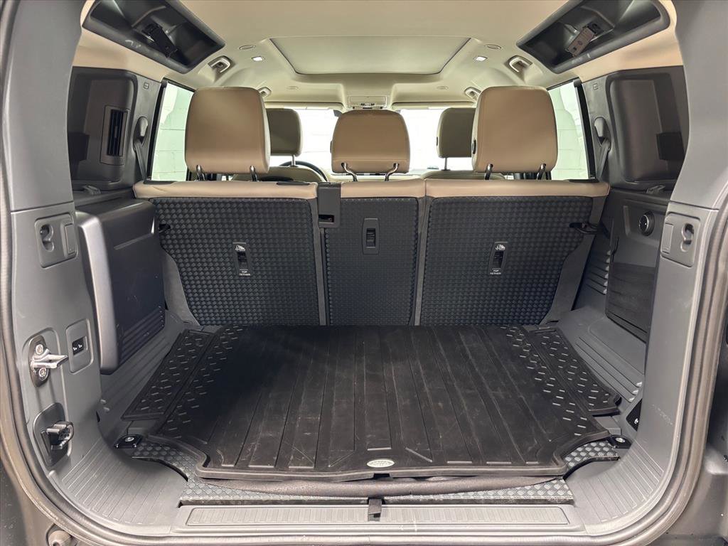 Used 2020 Land Rover Defender 110 First Edition image 41