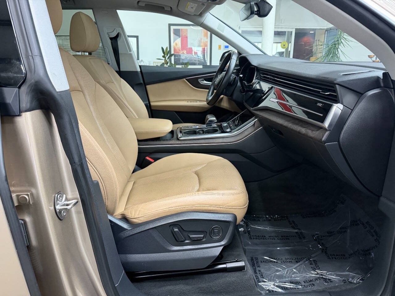 Used 2019 Audi Q8 Premium Plus w/ Premium Plus AWD/4WD image 17